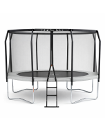 Trampoline de jardin haut de gamme Famili 360 avec filet de sécurité et échelle fabriqué en Europe.