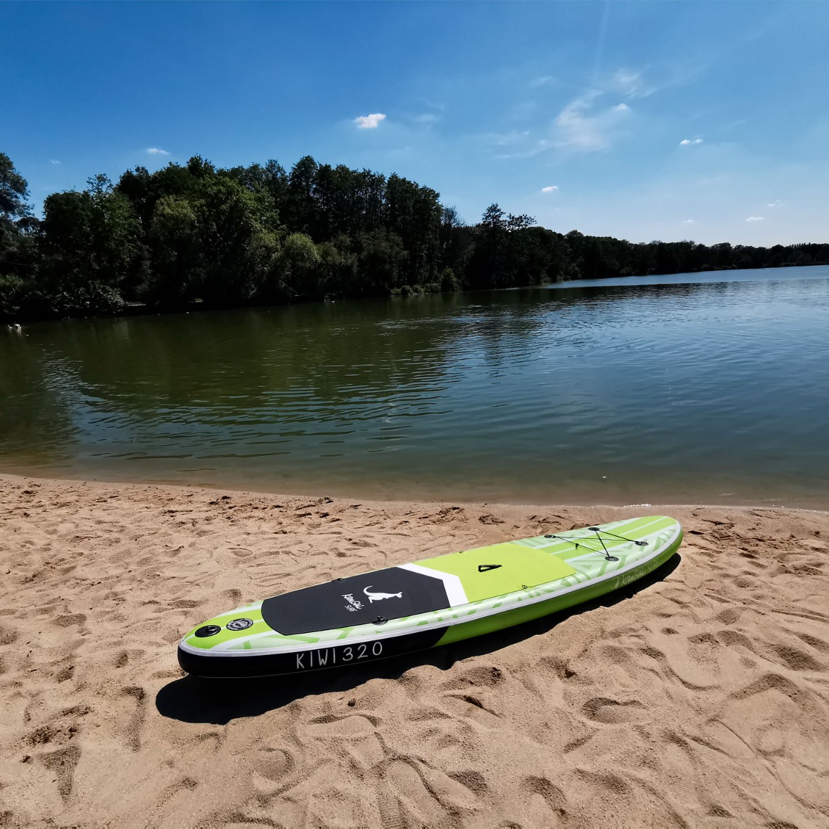 paddle gonflable kiwi 320 cm sur plage 