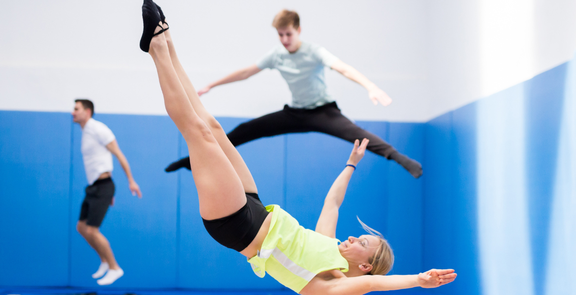 Trampoline : les bases de la gymnastique acrobatique pour bien débuter