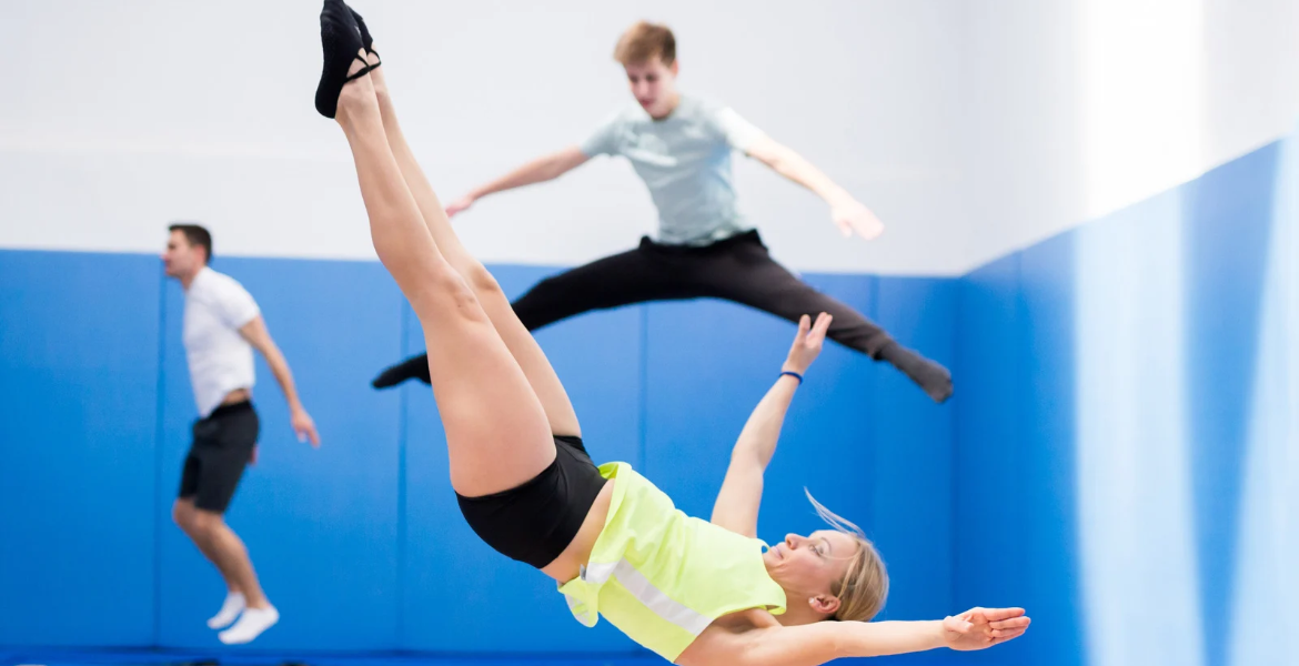 Trampoline : les bases de la gymnastique acrobatique pour bien débuter