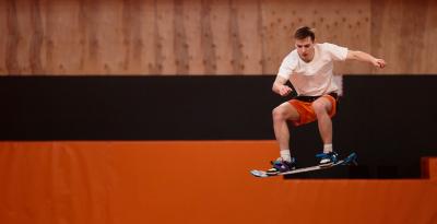 S'exercer au surf, skate et snowboard sur trampoline | Kangui trampoline