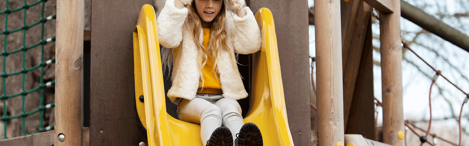 Fille toboggan