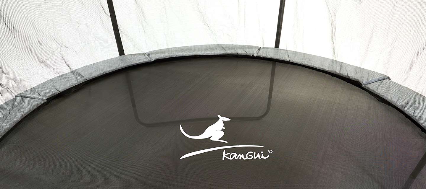 Vue de l'intérieur du trampoline de jardin Bumpi et son filet intérieur