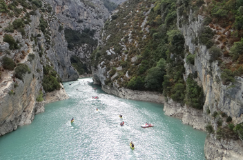 visuel kayak en situation canyon visuel kayak en situation canyon