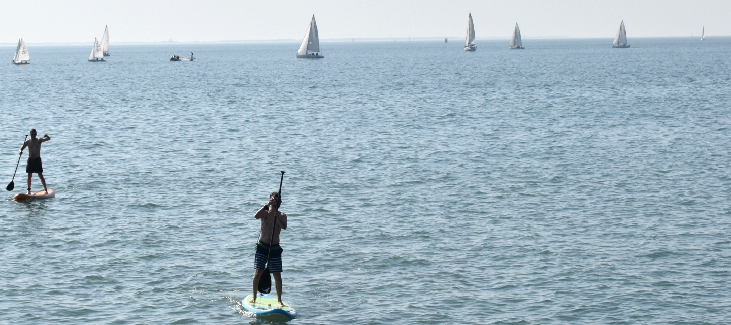 stand up paddle gonflable kangui sur l'eau