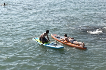 paddle gonflable bali et fidji a la mer