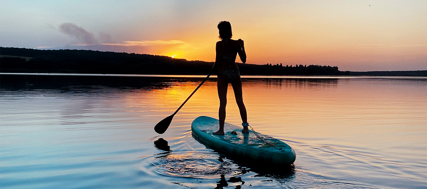 stand up paddle gonflable kangui sur l'eau